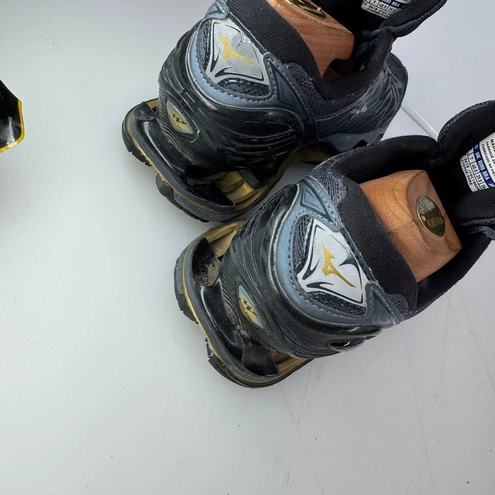 Mizuno Wave Prophecy 7 Men 8 Grey Gold Running Athletic Sneakers J1GC180050